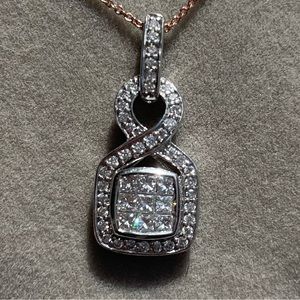 14k white gold and diamond pendant 💎